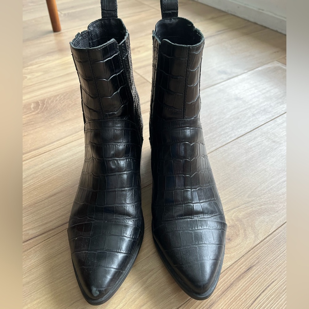SOLD Vagabond Marja Croc Embossed Bootie - Picture 1 of 7